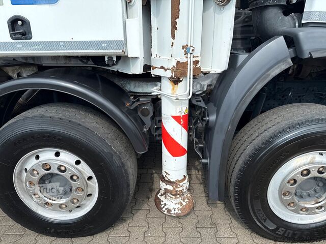 Betonpumpen-LKW MERCEDES-BENZ AROCS 4451 8x4 EURO 6 Betonpumpe SERMAC 5RZ51