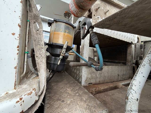 Betonpumpen-LKW MERCEDES-BENZ AROCS 4451 8x4 EURO 6 Betonpumpe SERMAC 5RZ51