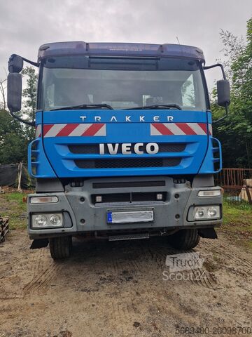 żuraw samochodowy z otwartą platformą  Iveco Trakker