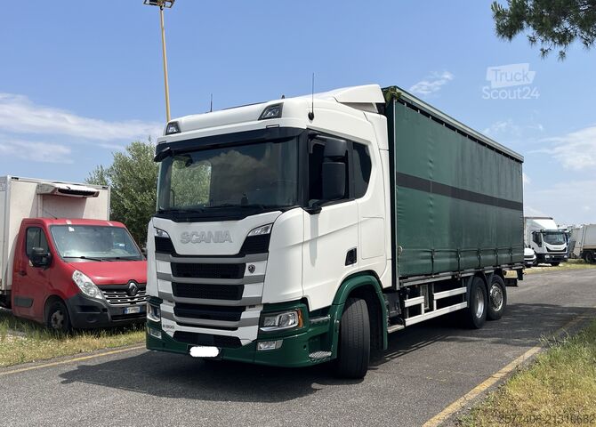 Camion pentru transportul puilor SCANIA R500