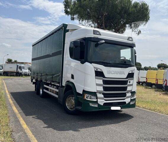 Camion pentru transportul puilor SCANIA R500
