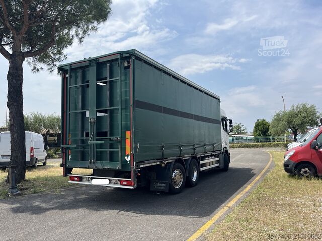Camion pentru transportul puilor SCANIA R500
