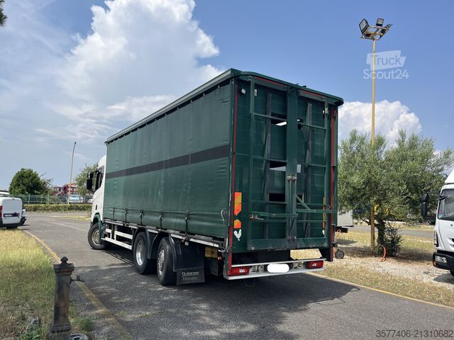 Camion pentru transportul puilor SCANIA R500