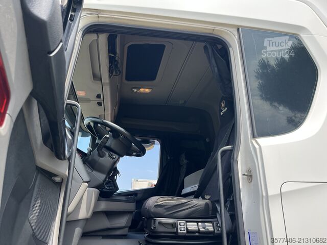 Camion pentru transportul puilor SCANIA R500