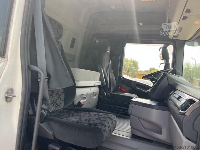 Camion pentru transportul puilor SCANIA R500