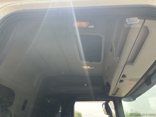 Camion pentru transportul puilor SCANIA R500