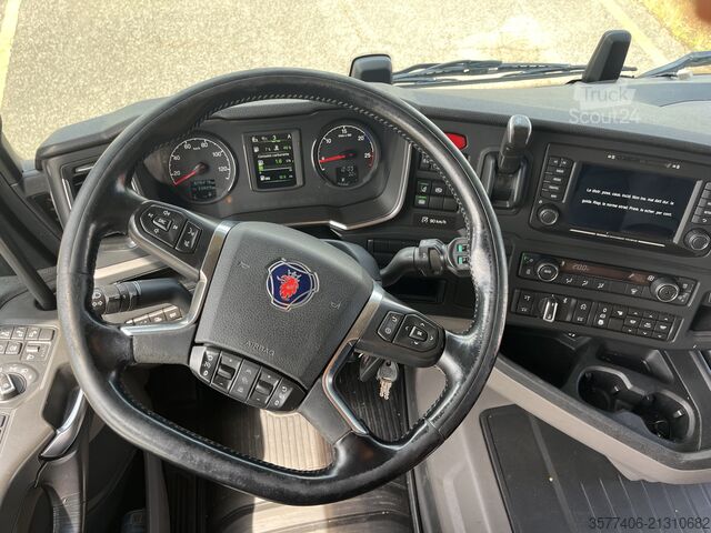 Camion pentru transportul puilor SCANIA R500