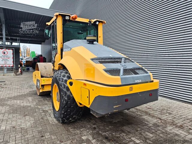 Reifenwalze Volvo SD135B