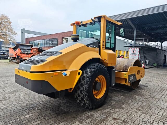 Reifenwalze Volvo SD135B