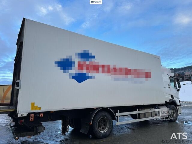 Walizka Renault 18-pallet box truck with Bussbygg body