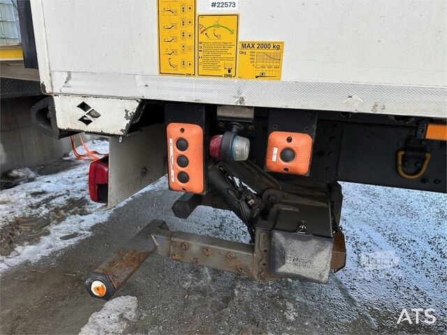 Walizka Renault 18-pallet box truck with Bussbygg body