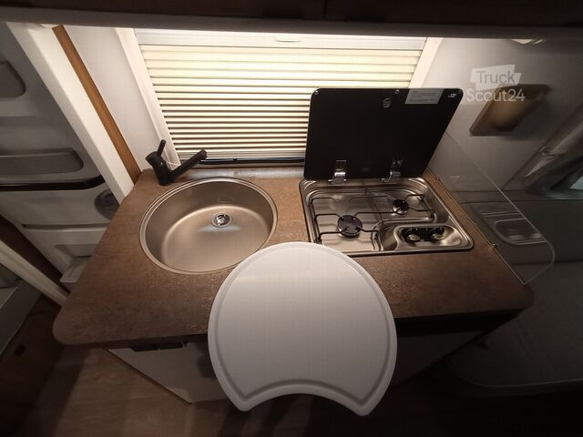 Путешествующий автоприцеп (туристический караван) Eriba Touring 540 Legend