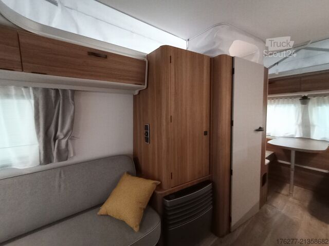 Путешествующий автоприцеп (туристический караван) Eriba Touring 540 Legend