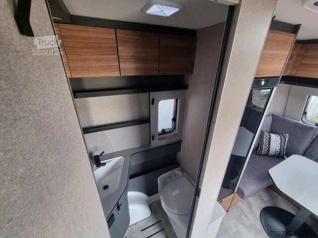 Путешествующий автоприцеп (туристический караван) Eriba NovaLine 495