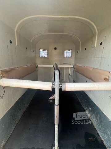 Atrelado de transporte de cavalos BÖCKMANN P20 2 Pferdeanhänger Vollpoly 2,0t