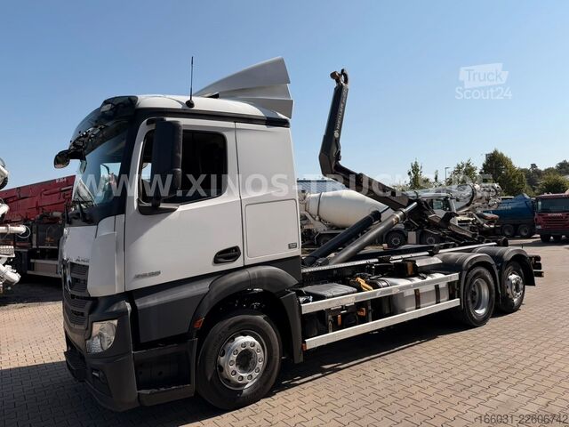 Tovornjak s kavljem za kontejnerje MERCEDES-BENZ Arocs 2636 6X2 Meiller Abroller - Lift/steering