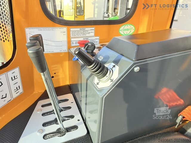 Keturių krypčių šakinis krautuvas Combilift C3000 GAS DUPLEX 4500 FREE LIFT CABIN