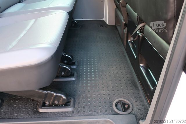 Minibus VOLKSWAGEN T6.1 Transporter Kombi FWD/9 Sitze/Klima/FN:180