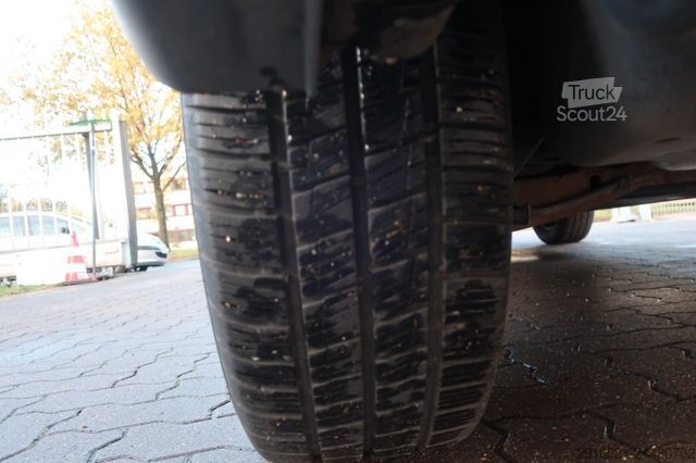 Minibus VOLKSWAGEN T6.1 Transporter Kombi FWD/9 Sitze/Klima/FN:180