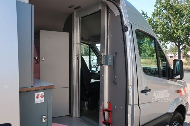 Magas tetős furgon VOLKSWAGEN Crafter 1. Hand / SHZ / PDC / FN: 86