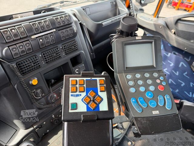 Камион с кука за контейнери IVECO Trakker 330 4x4 Marrel Winterdienst