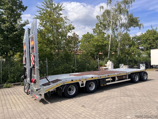 Низкорамный прицеп Möslein T4 VB H1 gerade  neuer 4 Achs Tieflader gerade hydraulischen Rampen