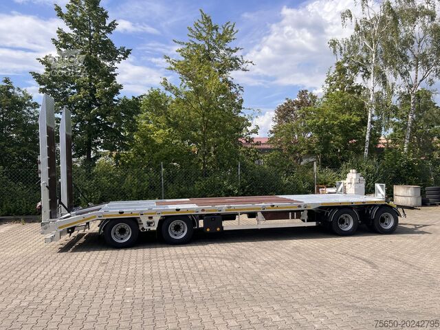 Низкорамный прицеп Möslein T4 VB H1 gerade  neuer 4 Achs Tieflader gerade hydraulischen Rampen