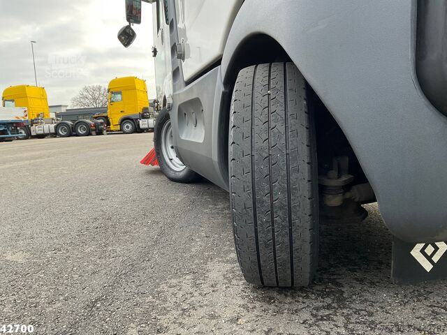 Cestna čistilnica Mathieu MC 210 Azura Flex Euro 6 Stage 5 with 3-rd brush