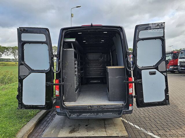 Kombi med högt tak VW CRAFTER 35 2.0 L3H3 140Pk CarPlay!