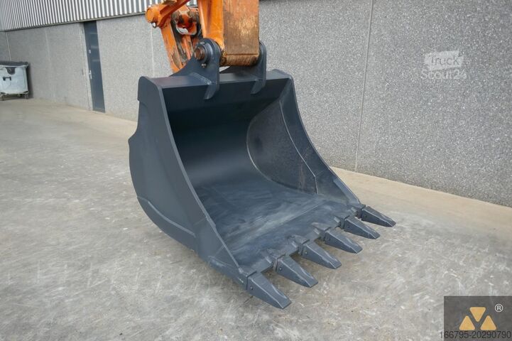 Grävmaskin på larvband Hitachi ZX300LC-6