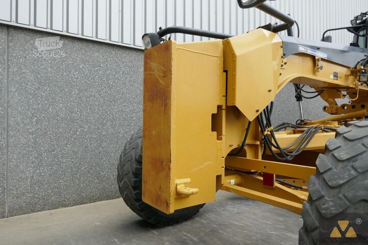 Grader Caterpillar 140M2