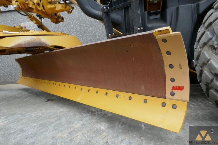 Grader Caterpillar 140M2