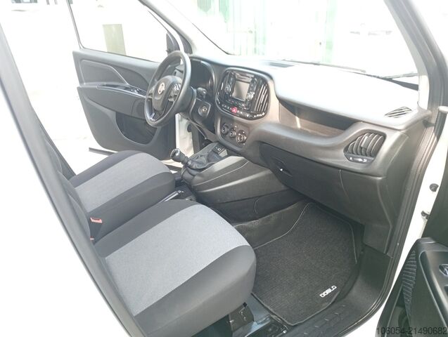 Fourgon tôlé FIAT Doblo Cargo officina mobile
