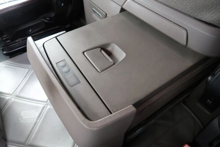 Chassis with cab Scania R520 V8 NGS 6X2/ CHASSIS