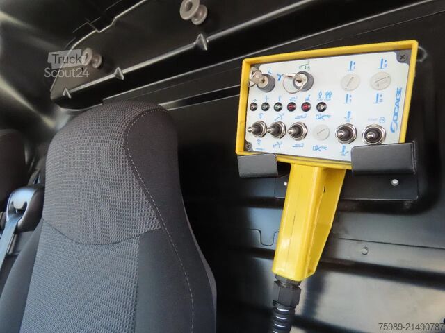 Hefplatform Renault Master 10,5 m,  3 seats, 3500 kg, euro6