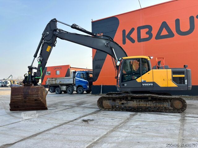 Paletli ekskavatör Volvo EC 220 E TILTROTATOR / CENTRAL LUBRICATION / AC