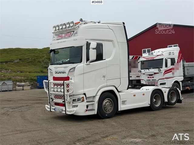 Standaard-SZM Scania S650 6x2 trekkvogn m/ hydraulikk, NATO kontakt og