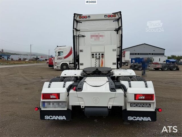 Standaard-SZM Scania S650 6x2 trekkvogn m/ hydraulikk, NATO kontakt og