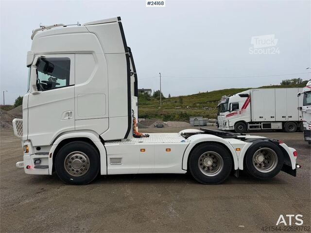 Standaard-SZM Scania S650 6x2 trekkvogn m/ hydraulikk, NATO kontakt og