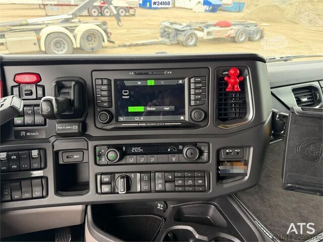 Standart-SZM Scania S650 6x2 trekkvogn m/ hydraulikk, NATO kontakt og