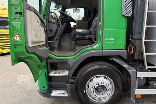 Camion à usage spécial VOLVO FM-440 6x2 Getreidekipper