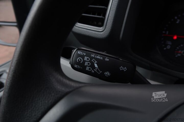 Kombi s vysokou strechou Volkswagen Crafter 35 2.0 TDI L3H3 AUT/ CAMERA/ CRUISE/ NA...