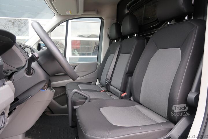 Kombi s vysokou strechou Volkswagen Crafter 35 2.0 TDI L3H3 AUT/ CAMERA/ CRUISE/ NA...