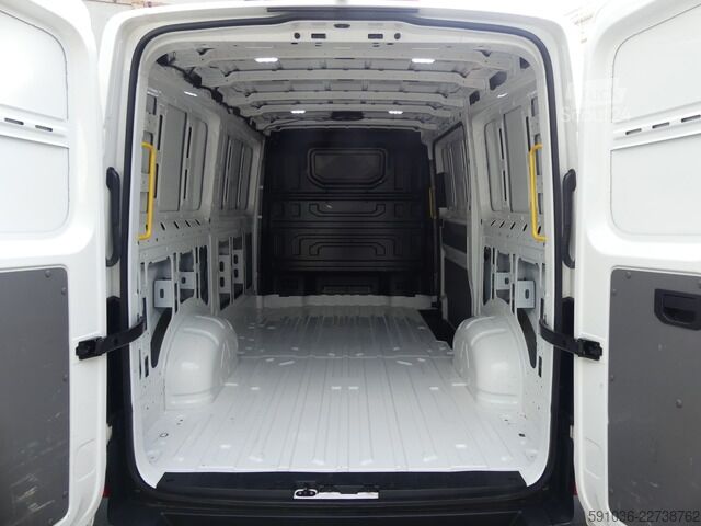 Furgoneta VW Crafter Kasten 35 Mittellang AUT/LED/NAVI/KAM/DAB