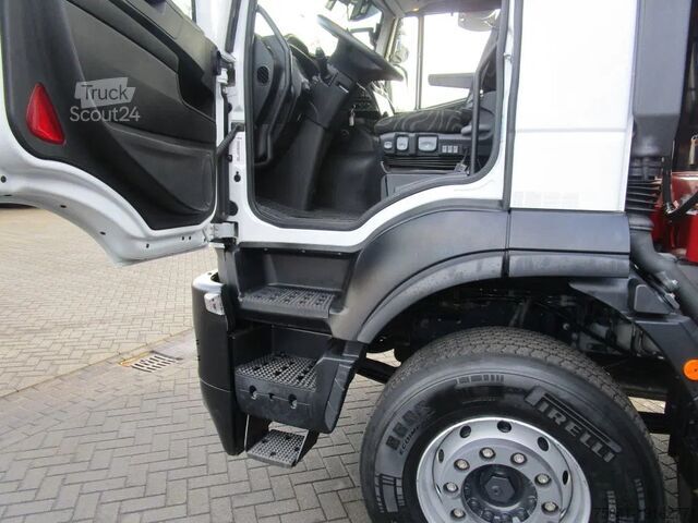 Kranbil Iveco Trakker 410T50-5 10x4 Euro 6 HMF 3220 K6 Kraan