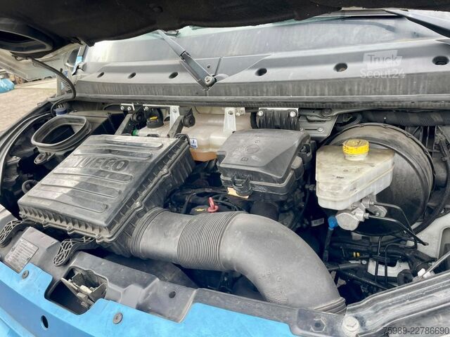 Furgão de painéis Iveco Daily 72C18  FRC 02/2028 meat vlees rails LAMBE...