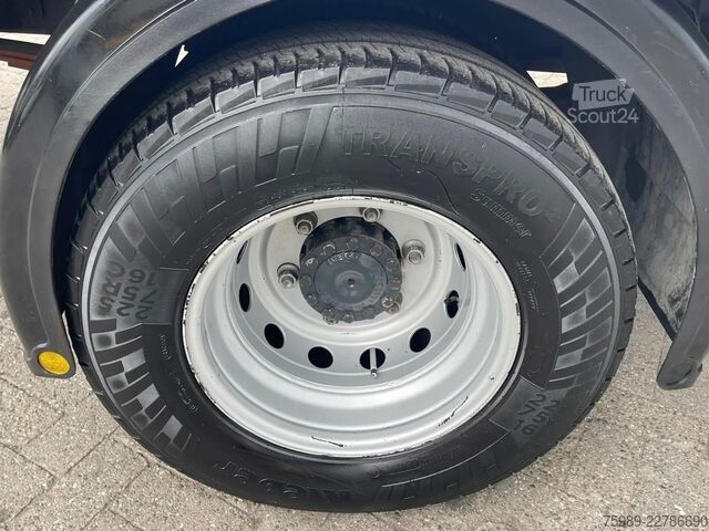 Furgão de painéis Iveco Daily 72C18  FRC 02/2028 meat vlees rails LAMBE...