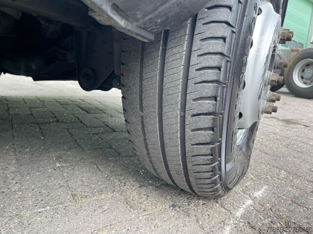 Furgão de painéis Iveco Daily 72C18  FRC 02/2028 meat vlees rails LAMBE...