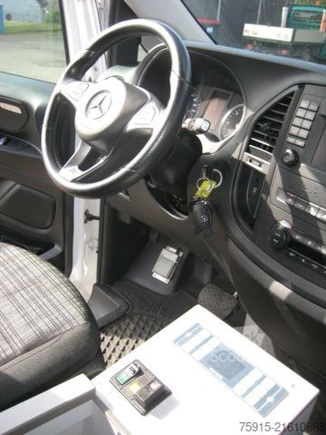 Autospecială de pompieri MERCEDES-BENZ 119 CDI Vito lang 4matic Feuerwehr NEF Notarzt