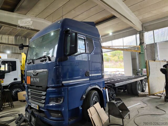 φορτηγό με επίπεδη καρότσα MAN TGS 26.470